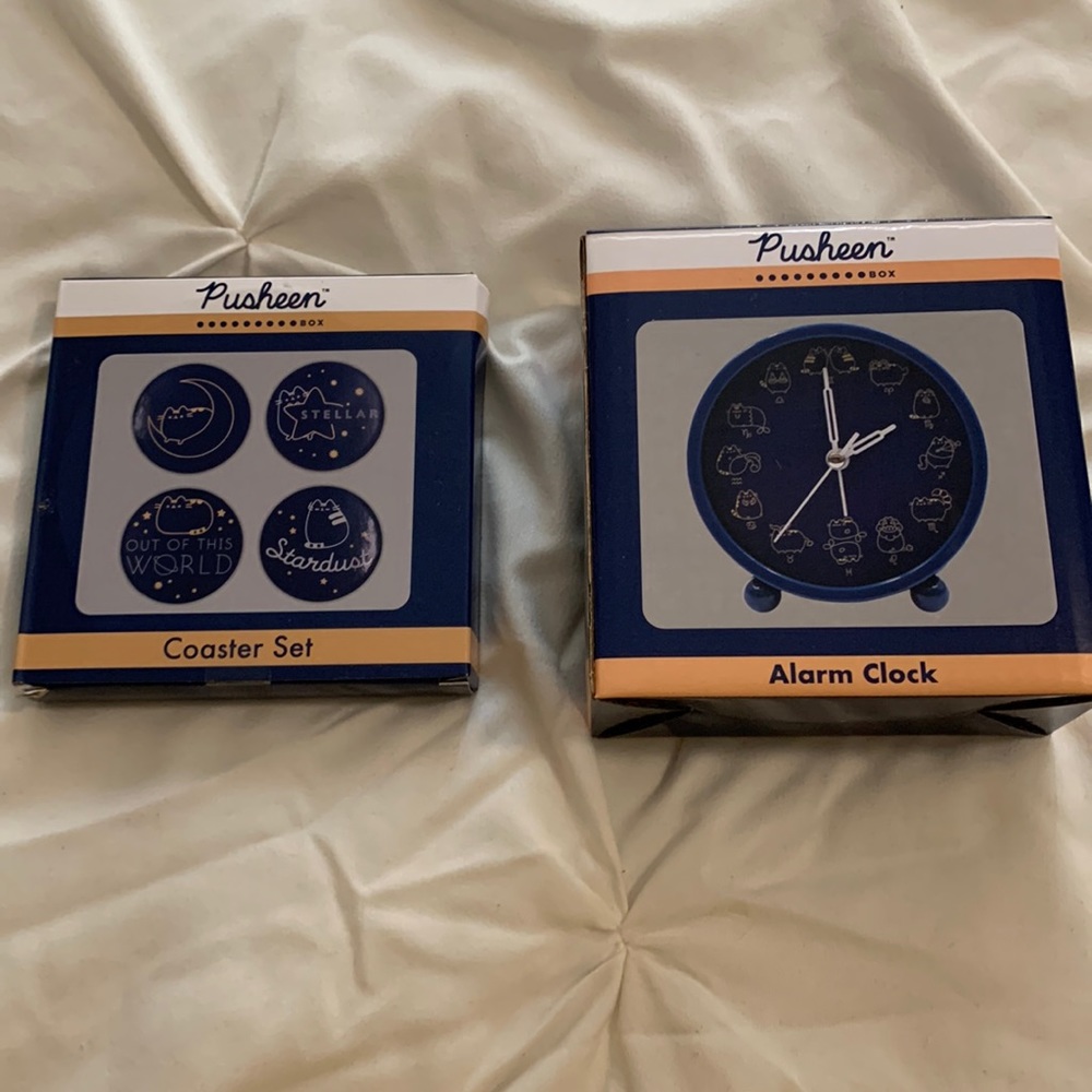 Pusheen set - alarm clock and set of 4 coasters Clock -batteries not included